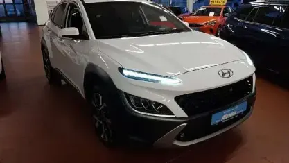 Gebraucht Hyundai Kona Prime 199 PS (146 kW) 2021 Atlas white / sol SUV