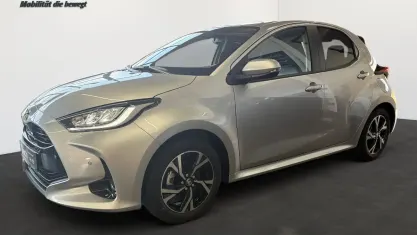 Neu Toyota Yaris Comfort 116 PS (85 kW) 2025 Shimmering silver Kleinwagen