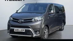 Grau Gebraucht 2024 Toyota Proace Verso Team Kombi | 40.990 € (Fairer Preis)