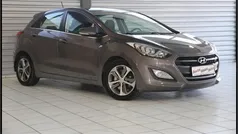 Braun Gebraucht 2015 Hyundai i30 YES! Silver Limousine | 6.980 € (Fairer Preis)