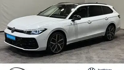 Używany VW Passat R-line 272 KM (200 kW) 2025 Biały Kombi