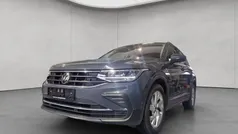 Delfingrau metallic Gebraucht 2023 VW Tiguan Life SUV | 23.480 € (Guter Preis)
