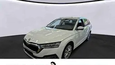 Weiss Gebraucht 2023 Skoda Octavia Style Kombi | 20.443 € (Fairer Preis)