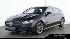 Lack kosmosschwarz (metallic) Gebraucht 2024 Mercedes CLA200 Shooting Brake AMG Kombi | 32.770 € (Fairer Preis)