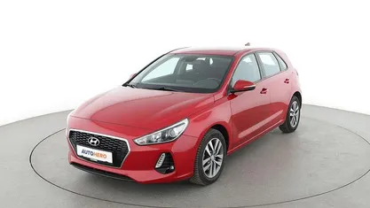 Rot Gebraucht 2017 Hyundai i30 Trend Limousine | 13.140 € (Fairer Preis)