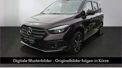 Gebraucht Mercedes T180 Progressive 116 PS (85 kW) 2024 Rot Van / Kleinbus