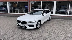 Weiß Gebraucht 2019 Volvo V60 Momentum Kombi | 16.890 € (Etwas zu teuer)