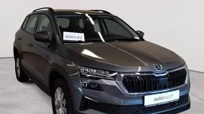 Graphitegrau metallic Gebraucht 2025 Skoda Karoq Selection SUV | 28.590 € (Superpreis)