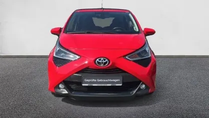 Gebraucht Toyota Aygo x-sky 72 PS (52 kW) 2019 Rot Kleinwagen