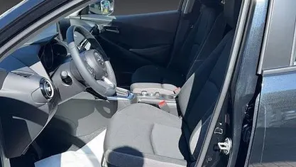 Gebraucht Mazda 2 Center-Line 90 PS (66 kW) 2024 Deep crystal blue metallic Limousine