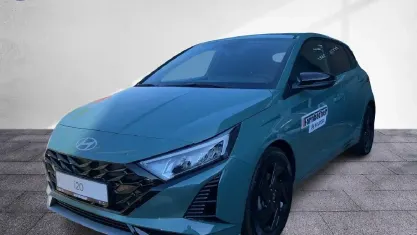 Neu Hyundai i20 Blackline 90 PS (66 kW) 2025 Blau Kleinwagen