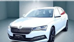 Moonweiss metallic (weiß) Gebraucht 2023 Skoda Superb Style Kombi | 38.770 € (Fairer Preis)