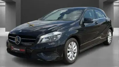 Gebraucht Mercedes A180 122 PS (89 kW) 2013 Schwarz Limousine