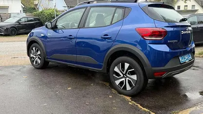 Stahlblaumetallic Neu 2025 Dacia Sandero Expression Limousine | 17.990 €