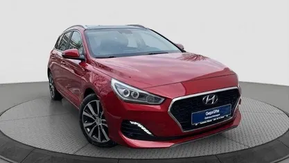 Gebraucht Hyundai i30 Premium 140 PS (102 kW) 2020 Rot Kombi