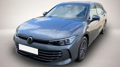 Gebraucht VW Passat Elegance 150 PS (110 kW) 2025 Grau Kombi