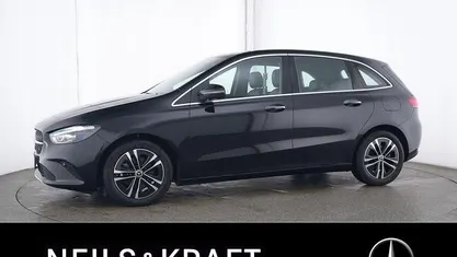 Gebraucht Mercedes B200 Progressive 163 PS (119 kW) 2024 Metalliclack kosmosschwarz Van / Kleinbus