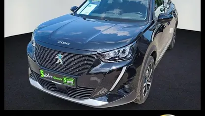 Lackierung schwarz perla nera/ Gebraucht 2021 Peugeot 2008 Allure SUV | 17.990 € (Fairer Preis)