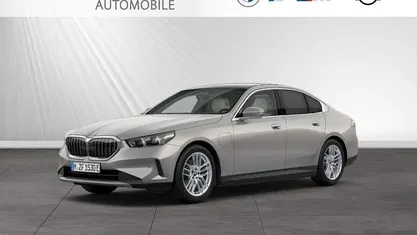 Gebraucht BMW 530e 299 PS (219 kW) 2024 Oxidgrau metallic Limousine