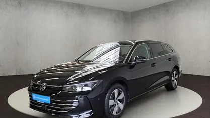 Grenadillschwarz metallic Gebraucht 2024 VW Passat Elegance Kombi | 41.800 € (Fairer Preis)