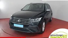 Deep black perleffekt Gebraucht 2024 VW Tiguan Allspace Life SUV | 34.949 € (Superpreis)