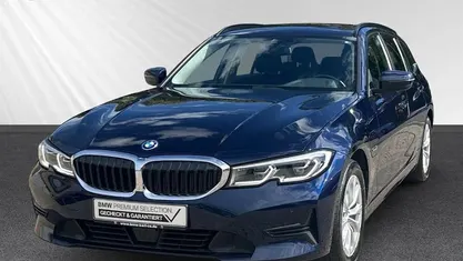 Blau Gebraucht 2022 BMW 320e Advantage Kombi | 25.768 € (Superpreis)