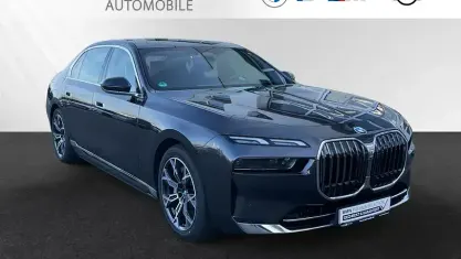 Gebraucht BMW 750e Executive 489 PS (359 kW) 2024 Sophistograu brillanteffekt metallic Limousine