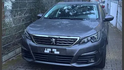 Gebraucht Peugeot 308 SW Allure 131 PS (96 kW) 2021 Grau Kombi