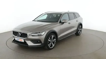 Gebraucht Volvo V60 CC Pro 197 PS (144 kW) 2021 Grau Kombi
