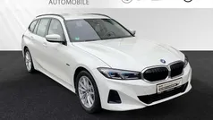 Alpinweiss Gebraucht 2023 BMW 330e Kombi | 35.990 € (Fairer Preis)