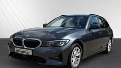 Grau Gebraucht 2021 BMW 330e Sport Line Kombi | 26.490 € (Fairer Preis)