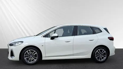 Gebraucht BMW 218 Active Tourer M Sport 136 PS (100 kW) 2023 Weiss Van / Kleinbus