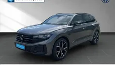 Grau Gebraucht 2025 VW Touareg Style SUV | 93.960 €