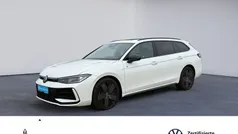 Oryxweiß perlmutteffekt Gebraucht 2024 VW Passat R-line Kombi | 43.140 € (Fairer Preis)