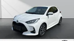 Weiss Gebraucht 2022 Toyota Yaris Hybrid Team Kleinwagen | 20.990 € (Fairer Preis)