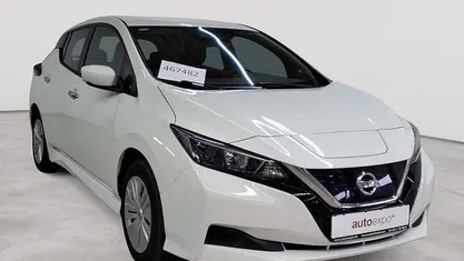 Gebraucht Nissan Leaf 110 kW (150 PS) 2022 Arctic solid white Kleinwagen