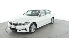 Weiß Gebraucht 2019 BMW 320 Luxury Line Limousine | 27.740 € (Guter Preis)