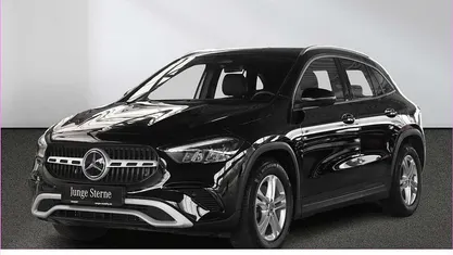 Gebraucht Mercedes GLA200 163 PS (119 kW) 2024 Unilack nachtschwarz SUV