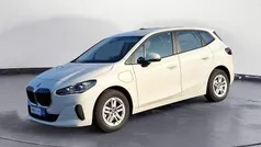 Weiß Gebraucht 2023 BMW 225 Active Tourer Van / Kleinbus | 32.930 € (Fairer Preis)