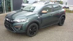 Zedergrünmetallic Gebraucht 2024 Dacia Sandero Extreme Kleinwagen | 16.450 € (Fairer Preis)