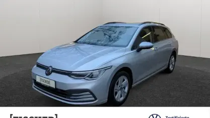Gebraucht VW Golf VIII Life 150 PS (110 kW) 2023 Reflexsilber Kombi
