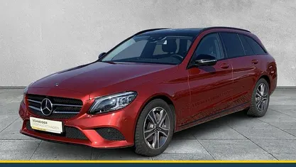 Gebraucht Mercedes C300 Avantgarde 245 PS (180 kW) 2020 Rot Kombi