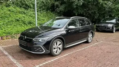 Gebraucht VW Golf Alltrack 200 PS (147 kW) 2023 Deep black perleffekt Kombi