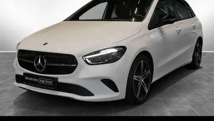 Gebraucht Mercedes B180 Night 116 PS (85 kW) 2025 Unilack polarweiß Kleinwagen