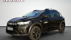 Perlmuttschwarz metallic Gebraucht 2025 Dacia Sandero Essentiel Kleinwagen | 15.900 € (Guter Preis)