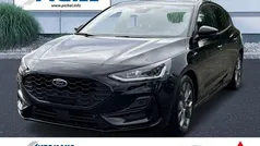 Schwarz(metallic) Gebraucht 2024 Ford Focus ST-Line Limousine | 23.990 € (Fairer Preis)
