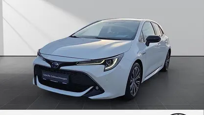 Super (pure) white ii Gebraucht 2019 Toyota Corolla Club Limousine | 19.890 € (Fairer Preis)
