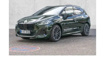 Gebraucht BMW 223 Active Tourer M Sport 204 PS (150 kW) 2025 Grün Van / Kleinbus