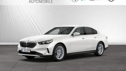 Gebraucht BMW 540 Sport Line 303 PS (222 kW) 2025 Mineralweiß metallic Limousine