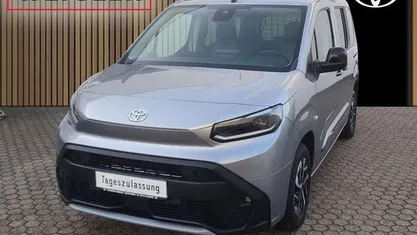 Silber Neu 2025 Toyota Proace Verso City Kombi | 37.750 € (Guter Preis)